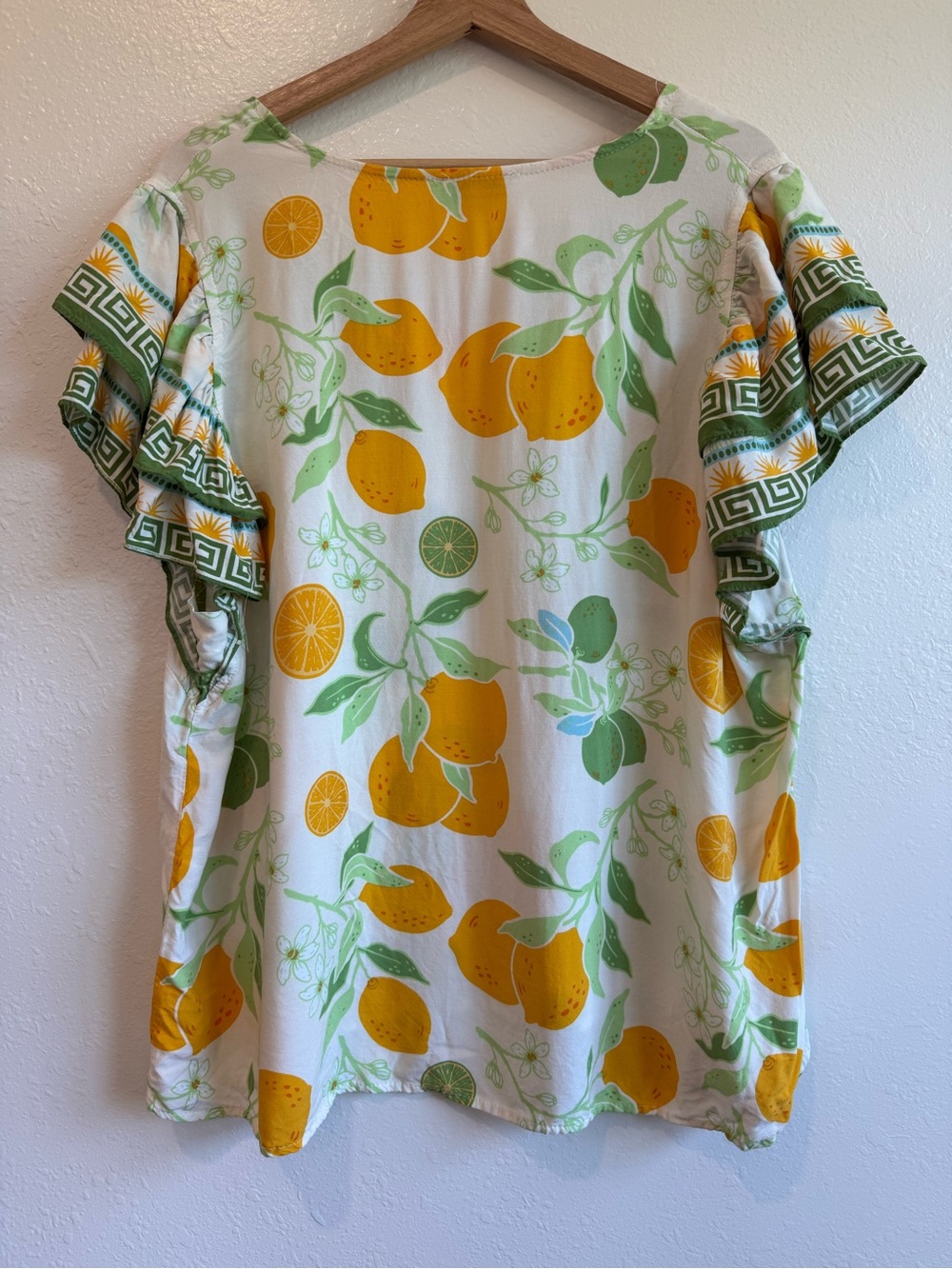 Rachel Zoe White Lemon-Print V-Neck Ruffle Sleeve Blouse 🌿🍋 Size 2X - Picture 3 of 8